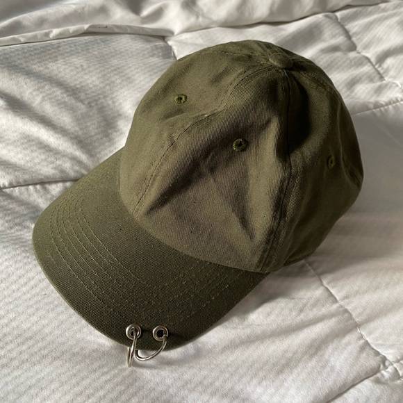 Women’s Green Hat with Silver Chains 🧢 - Picture 4 of 15